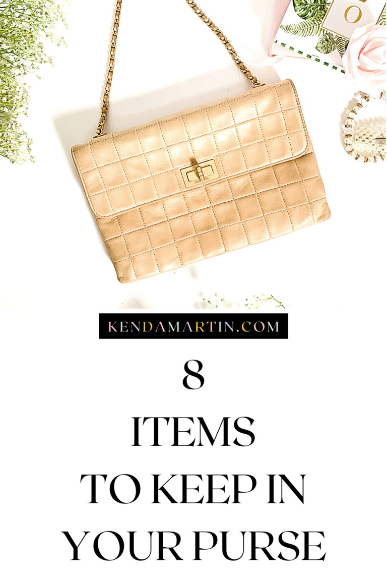 ITEMS TO KEEP IN YOUR PURSE