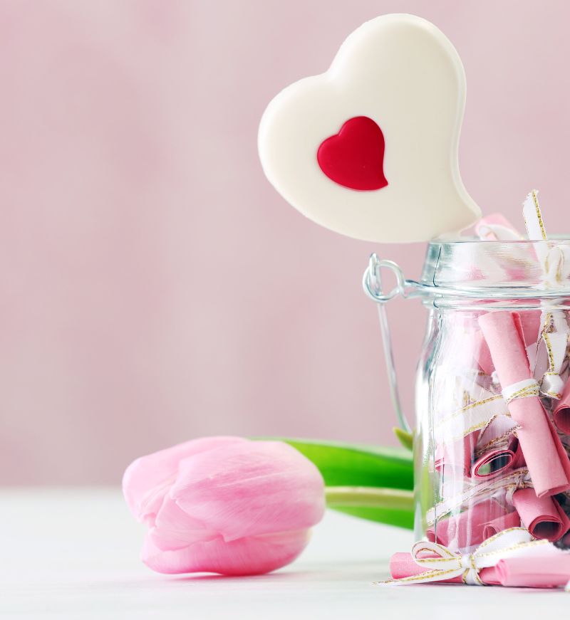 jar of notes about gratitude.